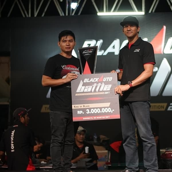 Yaris Customized Raih King of Black BAB 2017 Surabaya