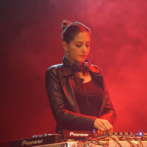 DJ Chantal Dewi Sukses Menghentak Final BlackAuto Battle 2017