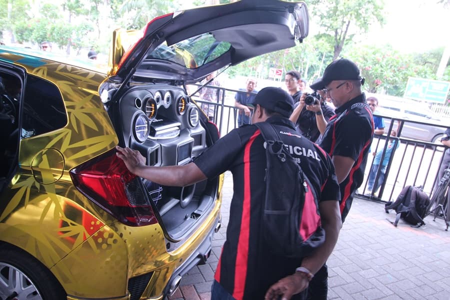 Black Out Loud : Tim Prisai Audio Tempel Ketat Omega di SQL