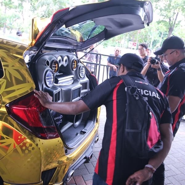 BlackOut Loud Kelas SQ Ajang Unjuk Gigi para Modifikator Audio