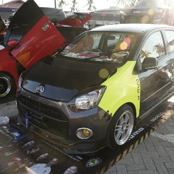 Toyota Agya Club Ramaikan BlackAuto Battle Manado