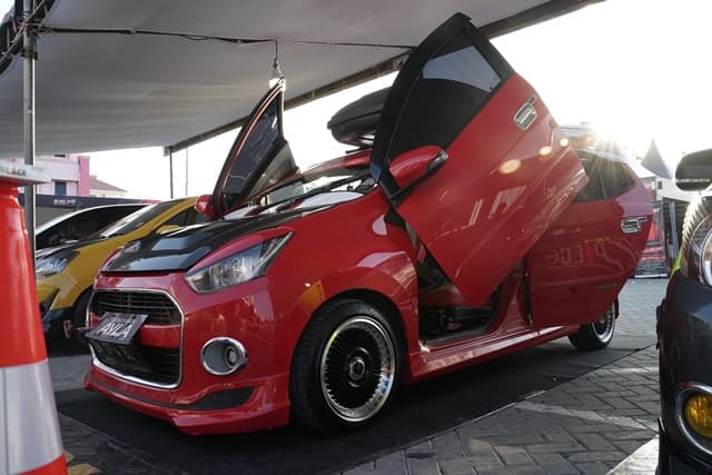 Toyota Agya Club Ramaikan BlackAuto Battle Manado