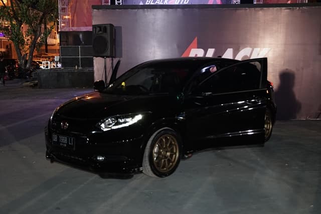 Honda HR-V Deibu Shop Terpilih Menjadi Black Car of the Day
