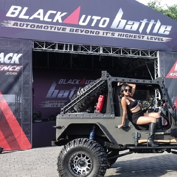 Veve Tajamkan Mata Fotografer di BlackShot Challenge Bali