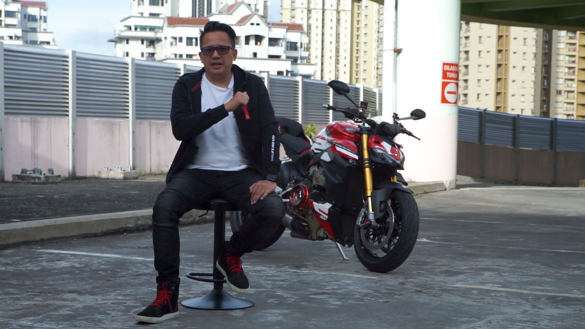 Ducati SF V4S, Monster Darat Signatured By Pecco Bagnaia