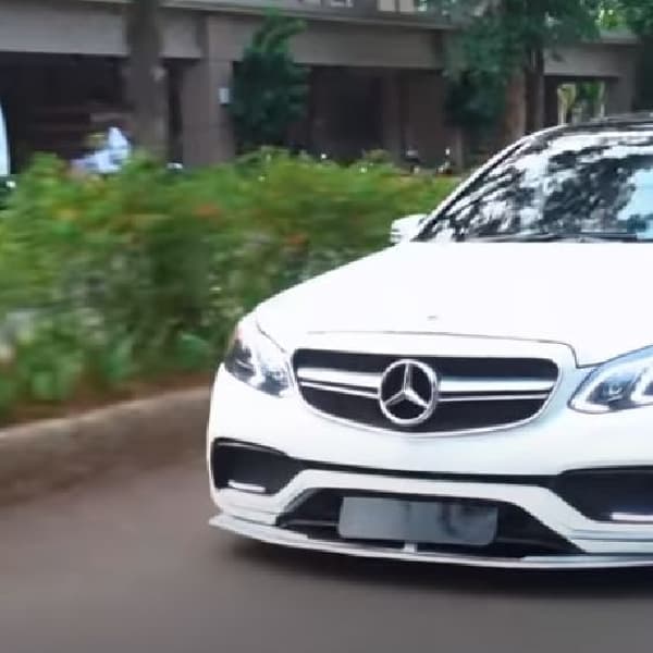 Romantis! Mercedes Benz E250 W212 Modif Elegant, Jadi Wedding Car Paling Kece