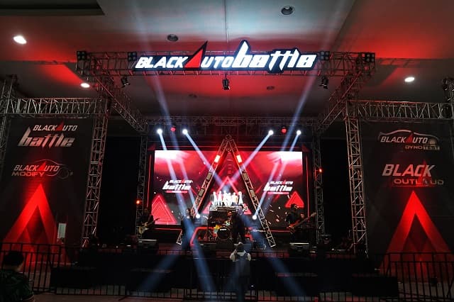 Seru Banget! Dimension Band Melantukan 10 Lagu Temani Blackauto Final Battle Jogja 2023