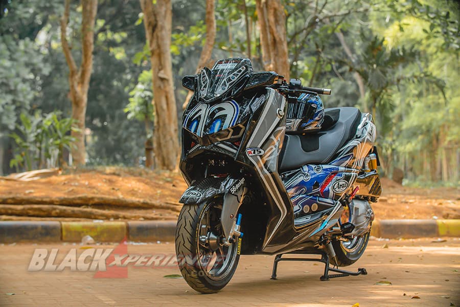 Modifikasi Yamaha Xmax Connected Dibalur Grafis Nakano Shuriken