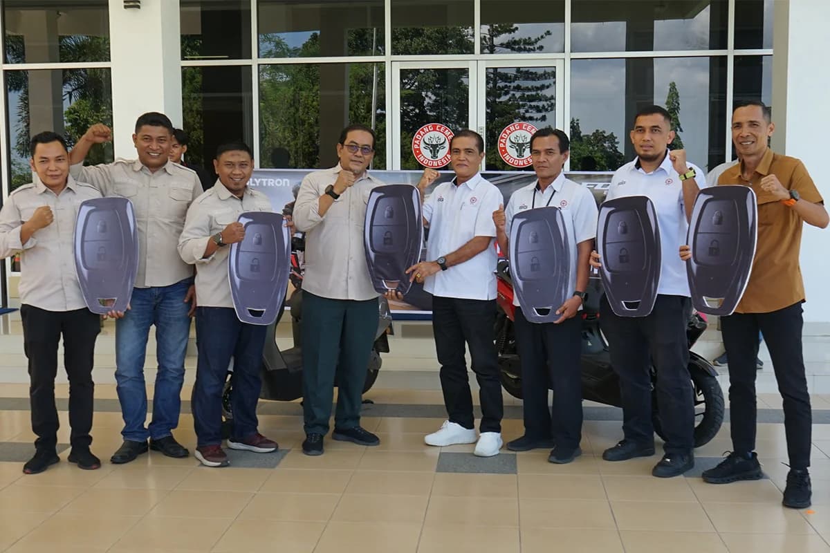 Kerjasama Polytron Kini Merambah ke Semen Padang,  73 Unit Polytron Fox 350 Jadi Kendaraan Operasional