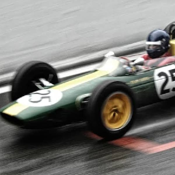 Berkenalan dengan Warna British Racing Green