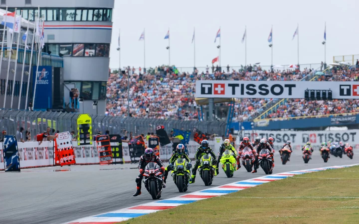 MotoGP: Raul Fernandez Menangi Sprint Race GP Belanda, Tim Trackhouse Borong Finis 1-2