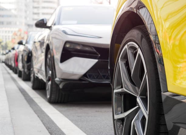 Apa Benar Ban Mobil Listrik dan Mobil Konvensional Beda? Gini Penjelasannya