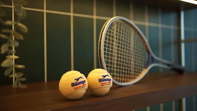 Kaum Introvert Wajib Coba, Main Tennis dan Padel Simulator di Foreground Racquet PIK