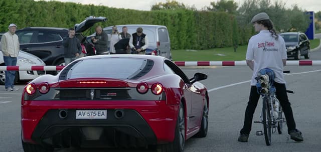 Sepeda Ini Kalahkan Ferrari 430 Scuderia di Lintasan Drag Race