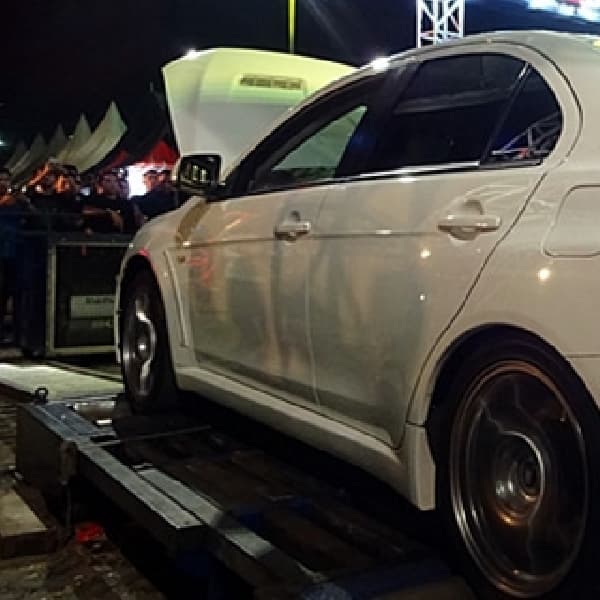 Berebut Gapai Hp Tertinggi di BlackAuto Battle 2015