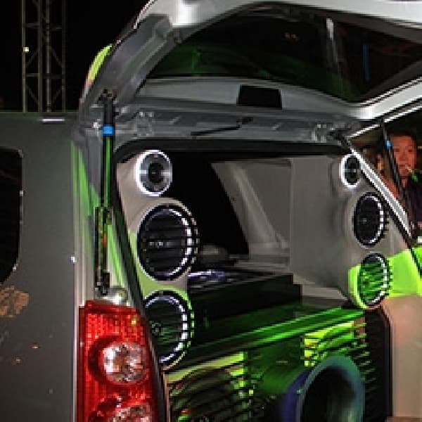 Avanza Elvin Kuasai Kontes SQL BlackAuto Battle 2015 Bandung