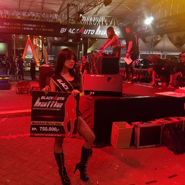 Tampilkan Performa Aduhai - Adel Rebut Tahta BlackAuto Angels 2017 Surabaya