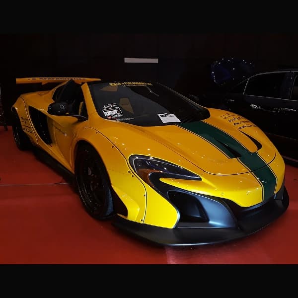 Deretan Supercar McLaren dan GT-R Mejeng di Final BlackAuto Battle 2018 Surabaya