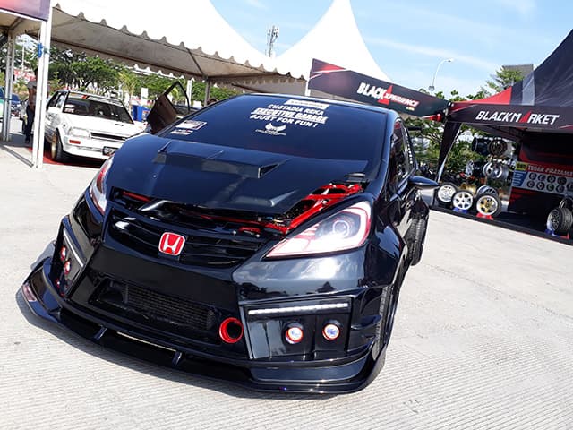Terinsiprasi Dari Blackxperience, Honda Jazz Ini Raih Gelar King Of Black BAB Makasar 2018