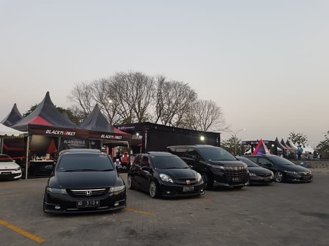 Black Car Community Solo Turut Ramaikan BlackAuto Battle 2018 Di De’Tjolomadoe
