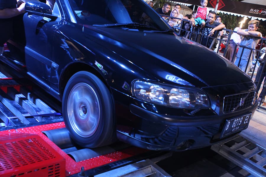 Sedan Volvo S80 Milik Yogie Menangkan Kelas Forced Induction BlackAuto Dyno Test