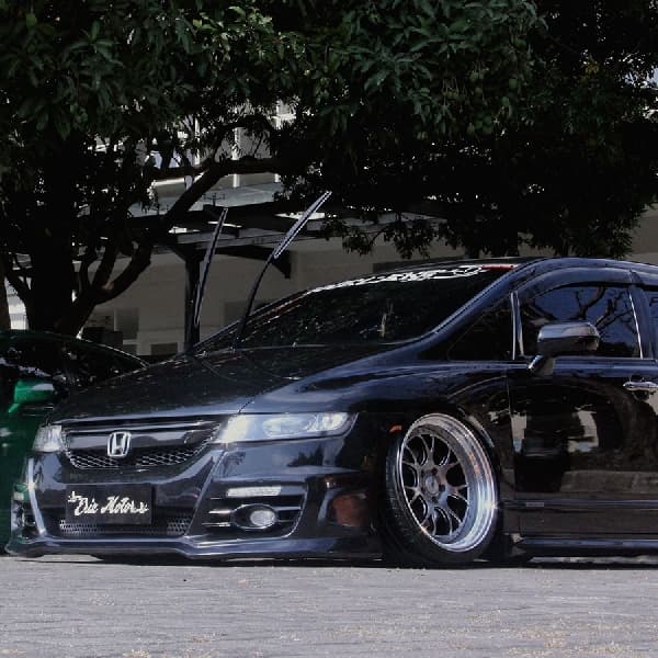 18 Komunitas Mobil Saling Bertarung Memperebutkan The Champ dan King of Black