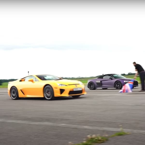 Drag Race Lexus LFA vs Audi R8 V10 Spyder