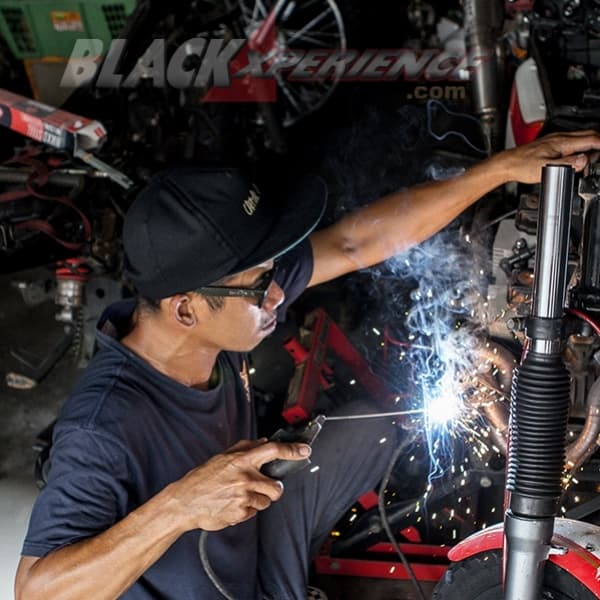 The Bangors Kustomwork Ahli Customized Lintas Genre
