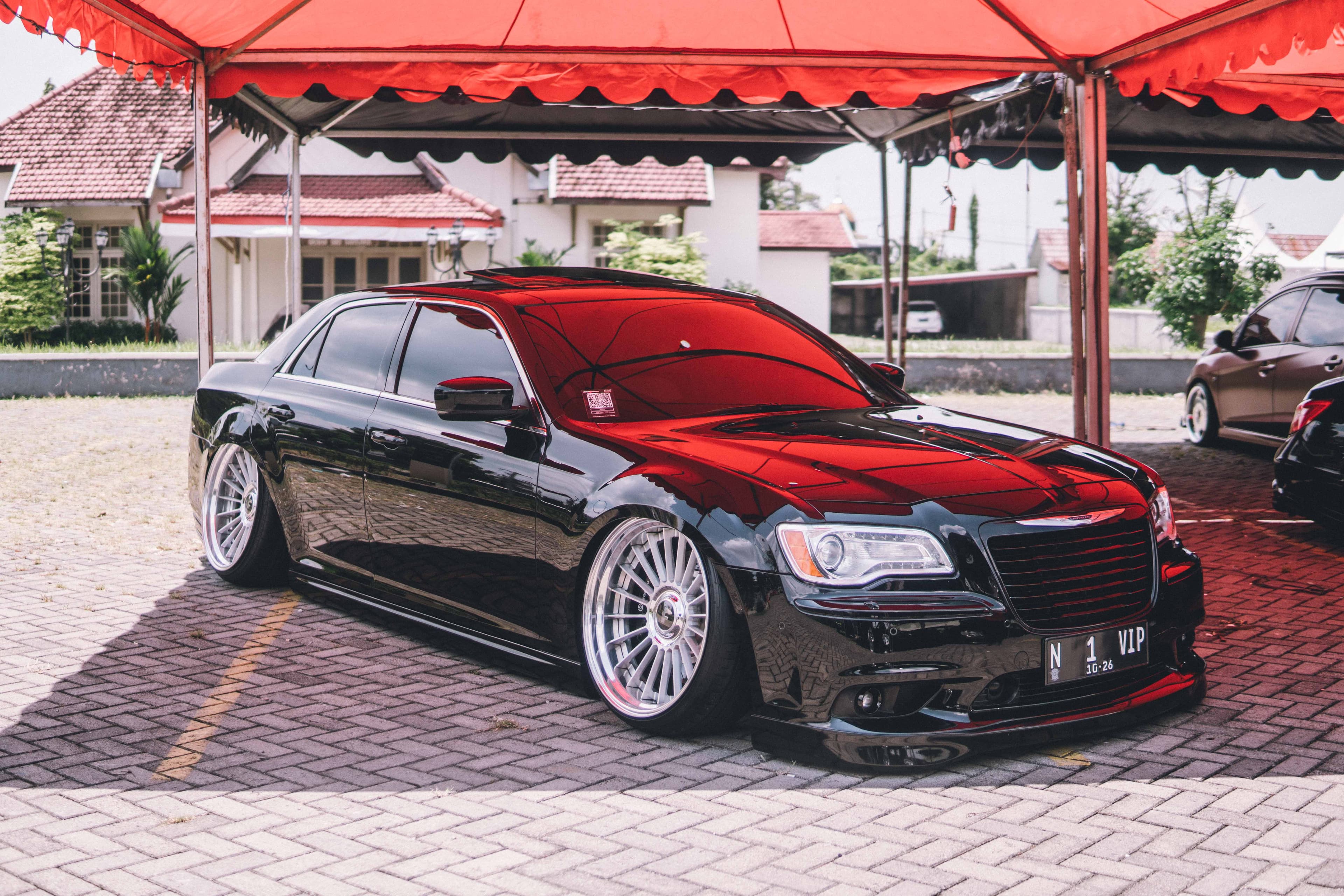 Fitment Slam nan Ciamik, Chrysler 300C Rafa Project Sabet Kembali Best Black Culture Car