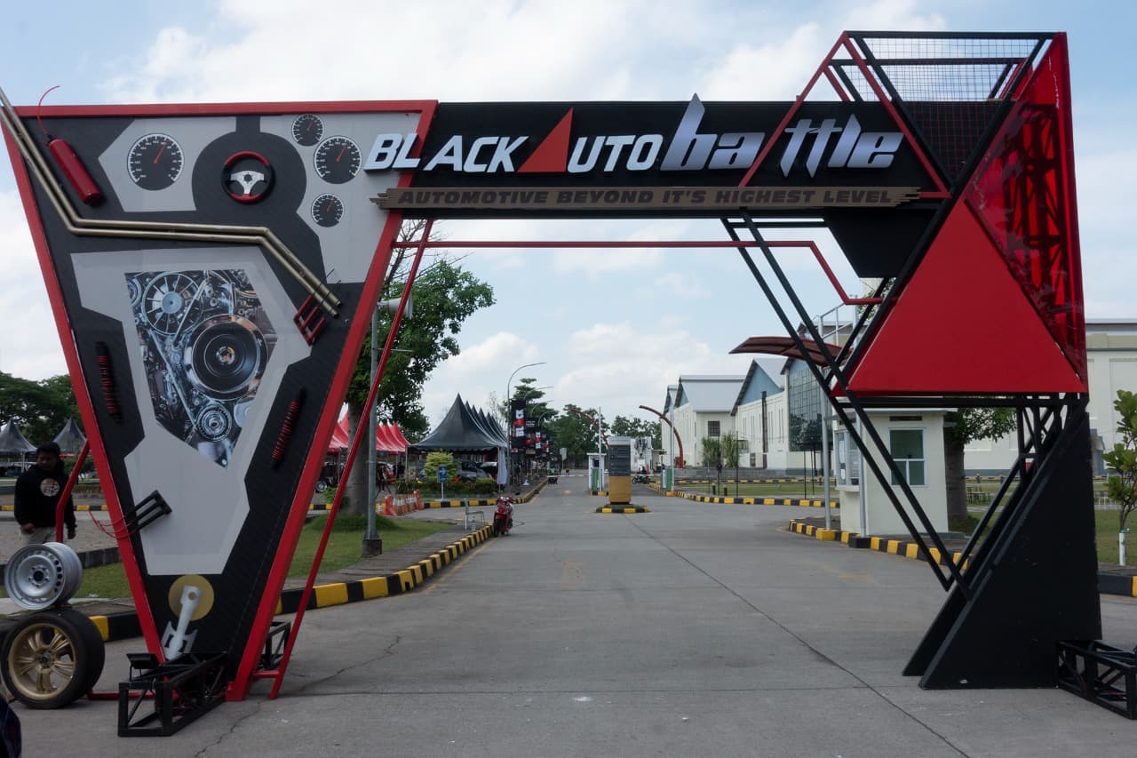 Modifnya Totalitas! Ini Dia Best Black Car Contest BlackAuto Battle Solo 2022