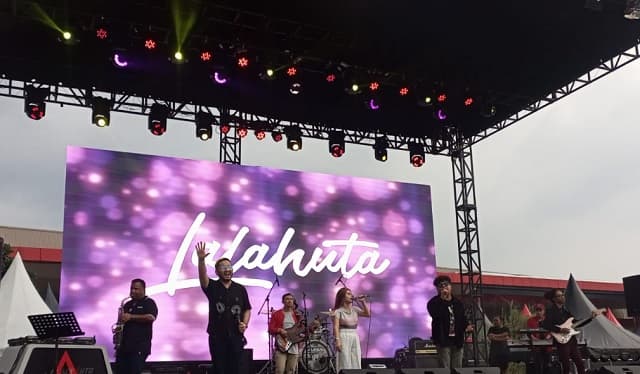 Tampil Atraktif! Lalahuta Ajak Pengunjung BlackAuto Final Battle 2022 Menari Bersama