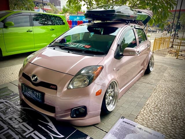 Stand Out! Toyota Yaris Bakpao Dandan Stance, Eye Cachting Berkelir Rose Gold