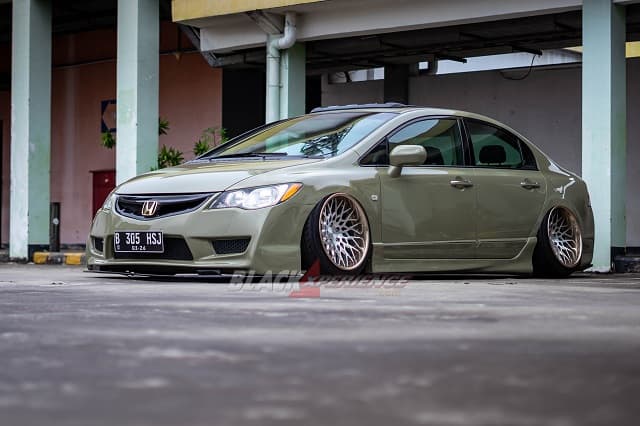 Honda Civic FD Tampil Menawan Bergaya Bagged, Paduan Part Modifikasinya Juara