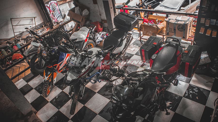 Modifikasi ala Adventure Bike, Bikin Auto Ganteng Siap Lahap Segala Medan