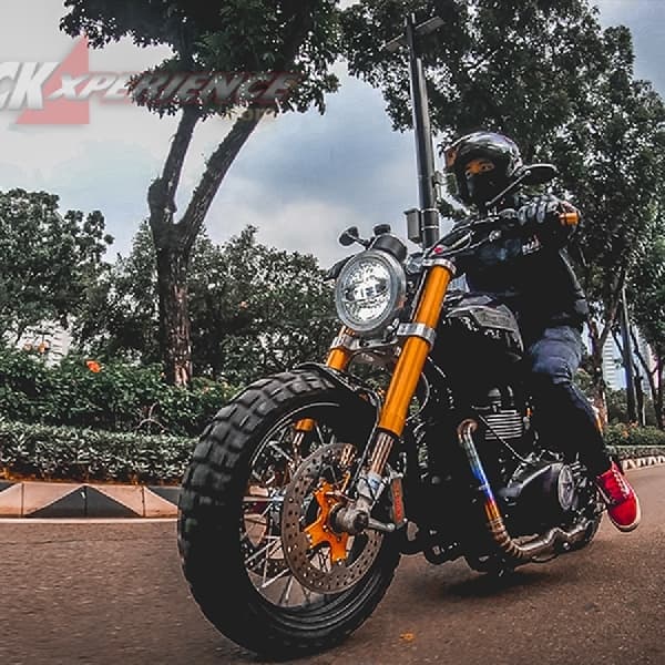 Triumph Bonneville T100, Neo Classic Scrambler Single Seat Gahar dan Sedikit Nakal
