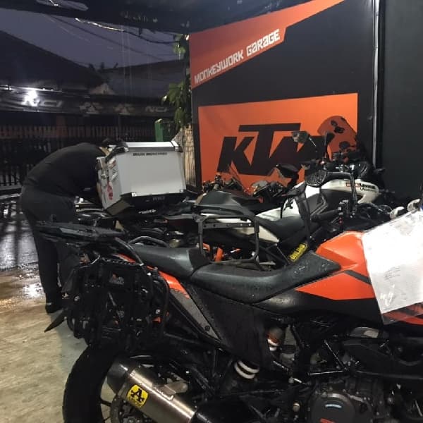 Monkey Work Garage : Workshop Terlengkap Tim Orange, dari Aksesoris hingga Performance