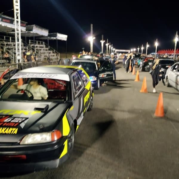 Ratusan Mobil Dan Motor Ramaikan Deville, Menunggu Final Black Drag Race N Bike Battle Kemarin
