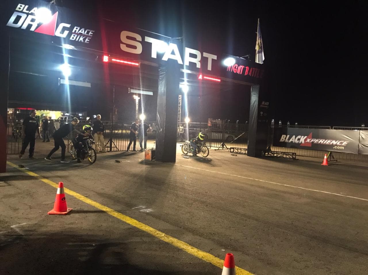 Blackxperience Pelopor Culture Sportainment Drag Bike Night Battle, Makin Malam Makin Panas