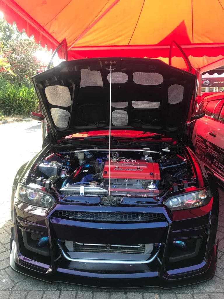 Honda Estilo Modifikasi Ekstrim dan Nissan R35 900HP Memukau Penonton