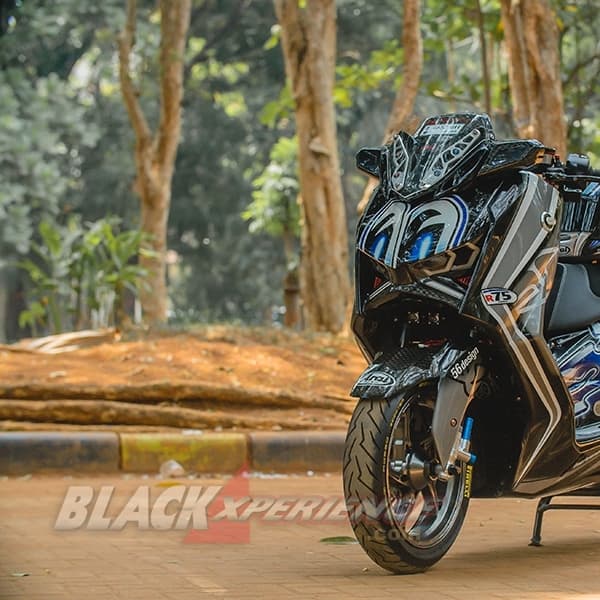Modifikasi Yamaha Xmax Connected Dibalur Grafis Nakano Shuriken