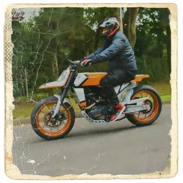 KTM DUKE 200 Futuristic Motorcycle oleh Galeri Motor Ciputat