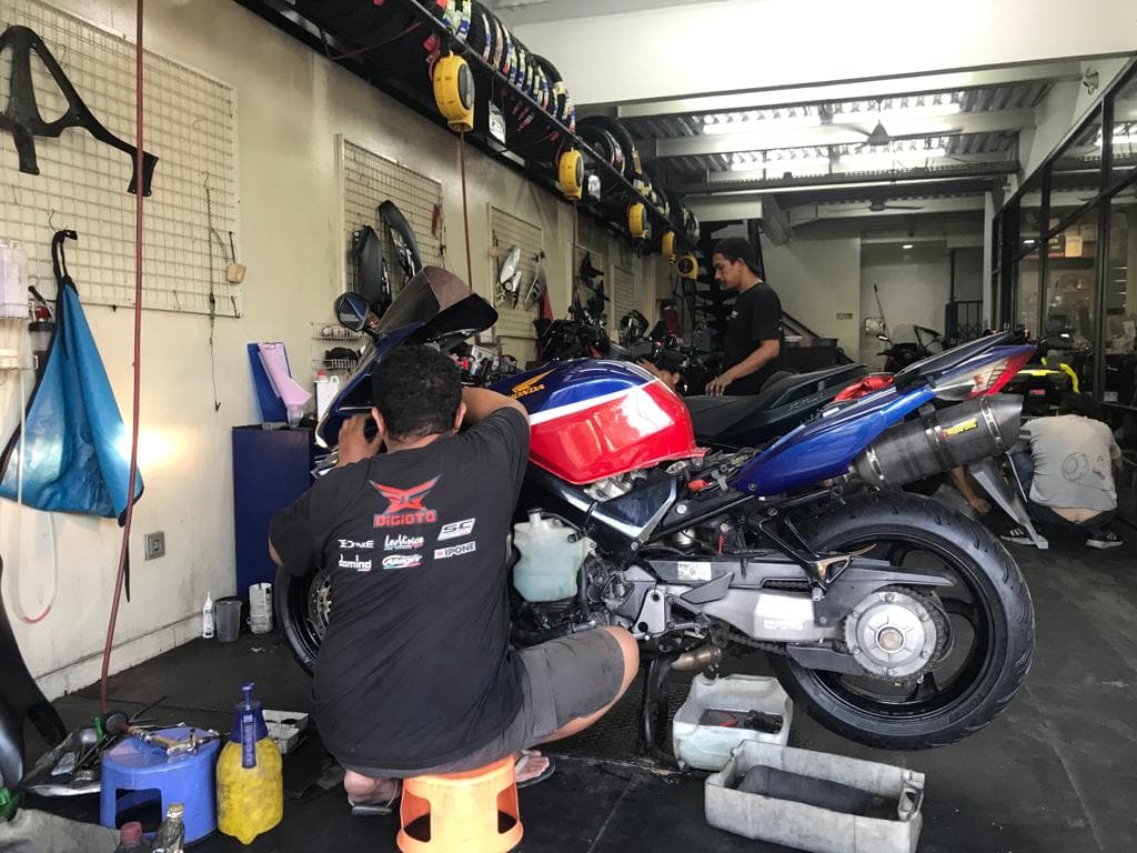 DIGIOTO : Gak Ada Beda Servis buat Honda Beat dengan Superbike