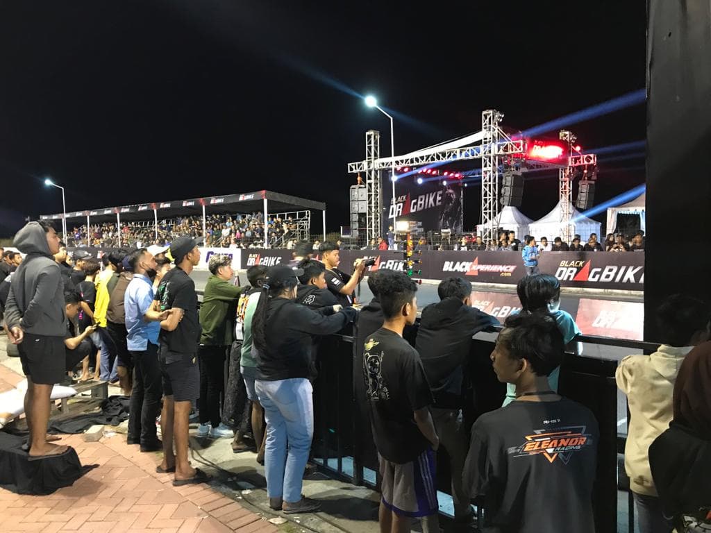 Black Drag Bike Night Battle, Dibuka dengan kelas Overall, Pilotter Gank Tercepat