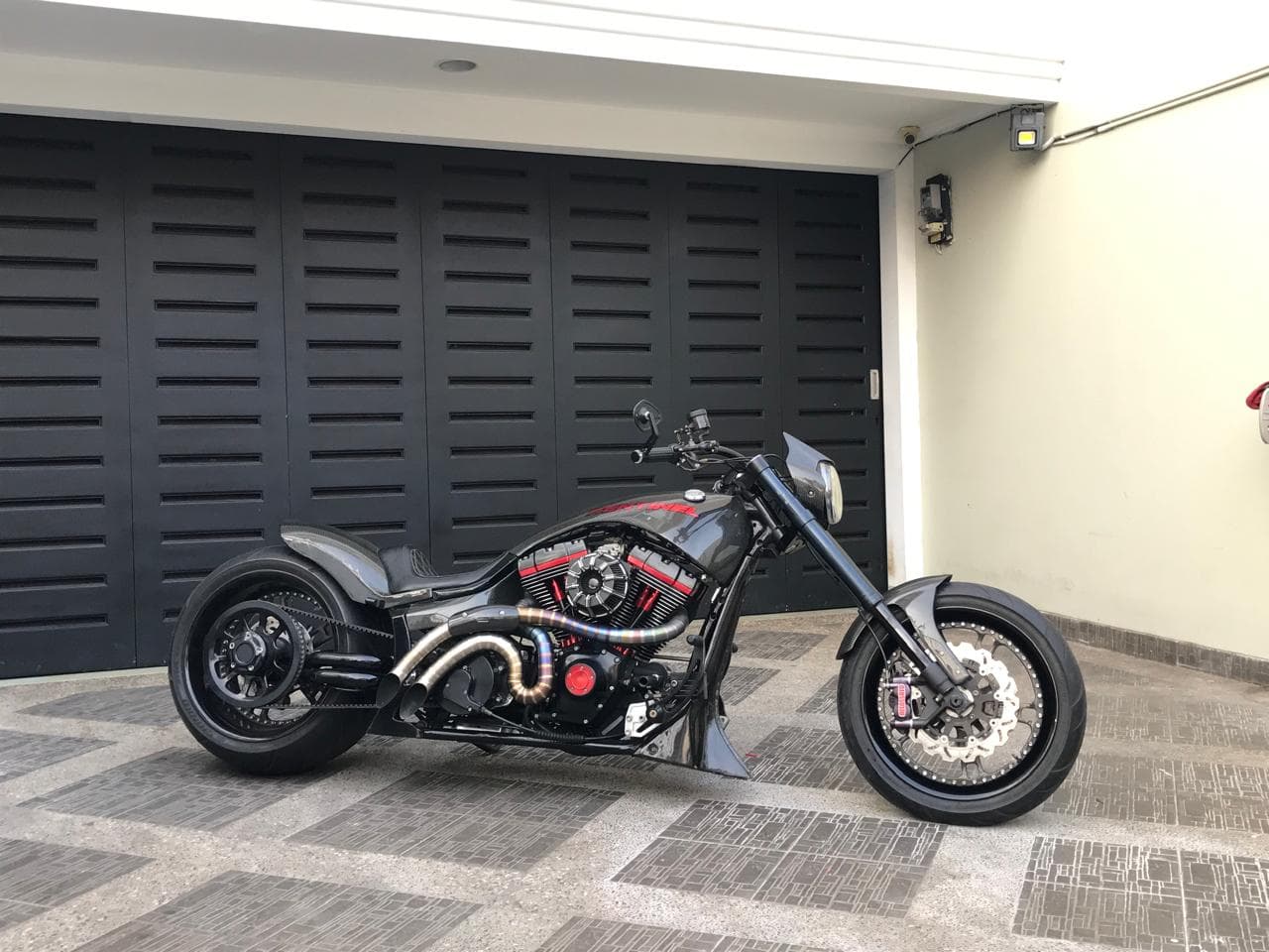 Colour Way Black and Red Sentinel, Bikin Harley Davidson American Pro Street ini Gahar Sekaligus Mewah