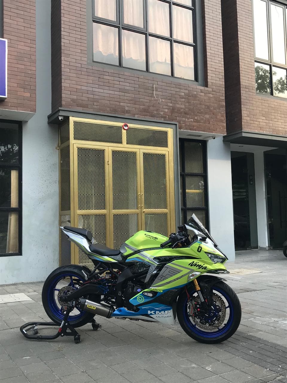 Modifikasi Kawasaki ZX25R, Si Kodok yang Demen Pameran dari Japs Racing