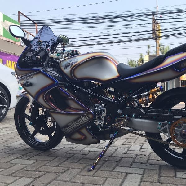 Modifikasi Ninja ZX150RR, Ditawar Rp1 miliar Ga Dilepas. Panca Garage Bikin Trend Motor 2 Tak Jadi Top Level