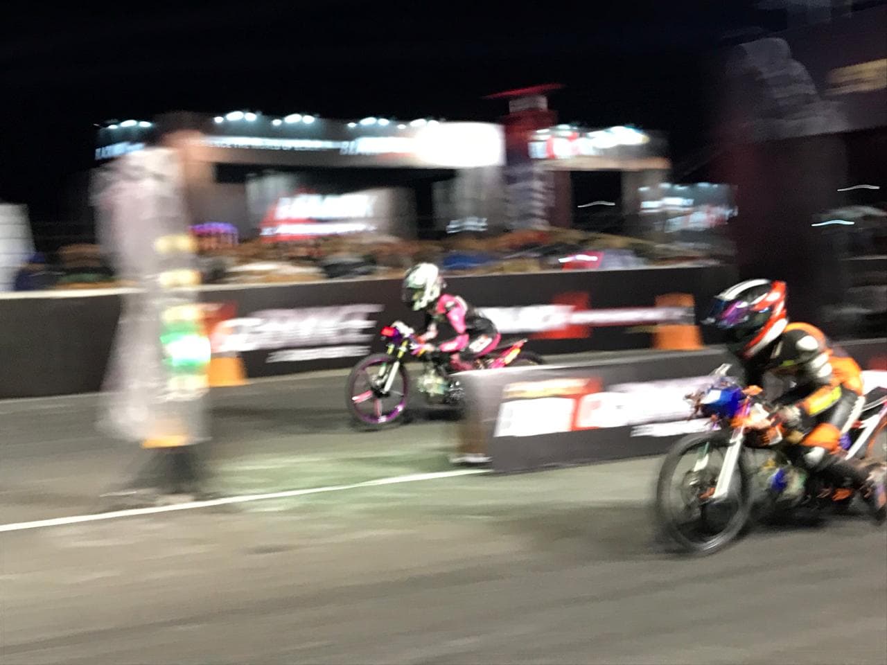 Nonton Drag Bike Malam Hari Sambil Kulineran dan Hiburan oleh DJ Graceland, Keren Banget