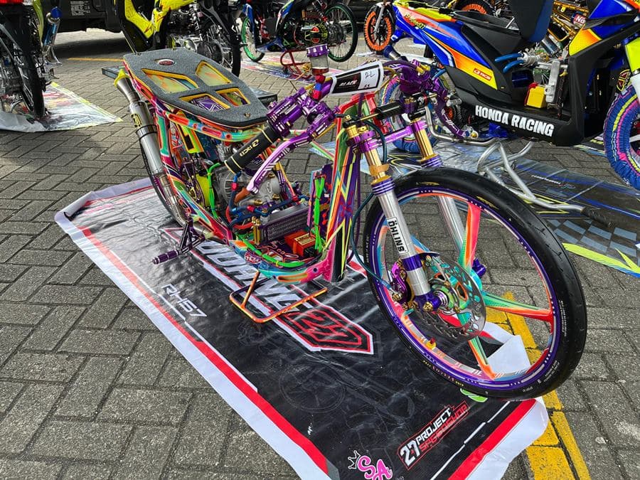 Duo Ninja Sunmori ZX400 dan ZX25 Tampil Ala Superbike, RX Spesial Bermesin Billet Mencuri Perhatian