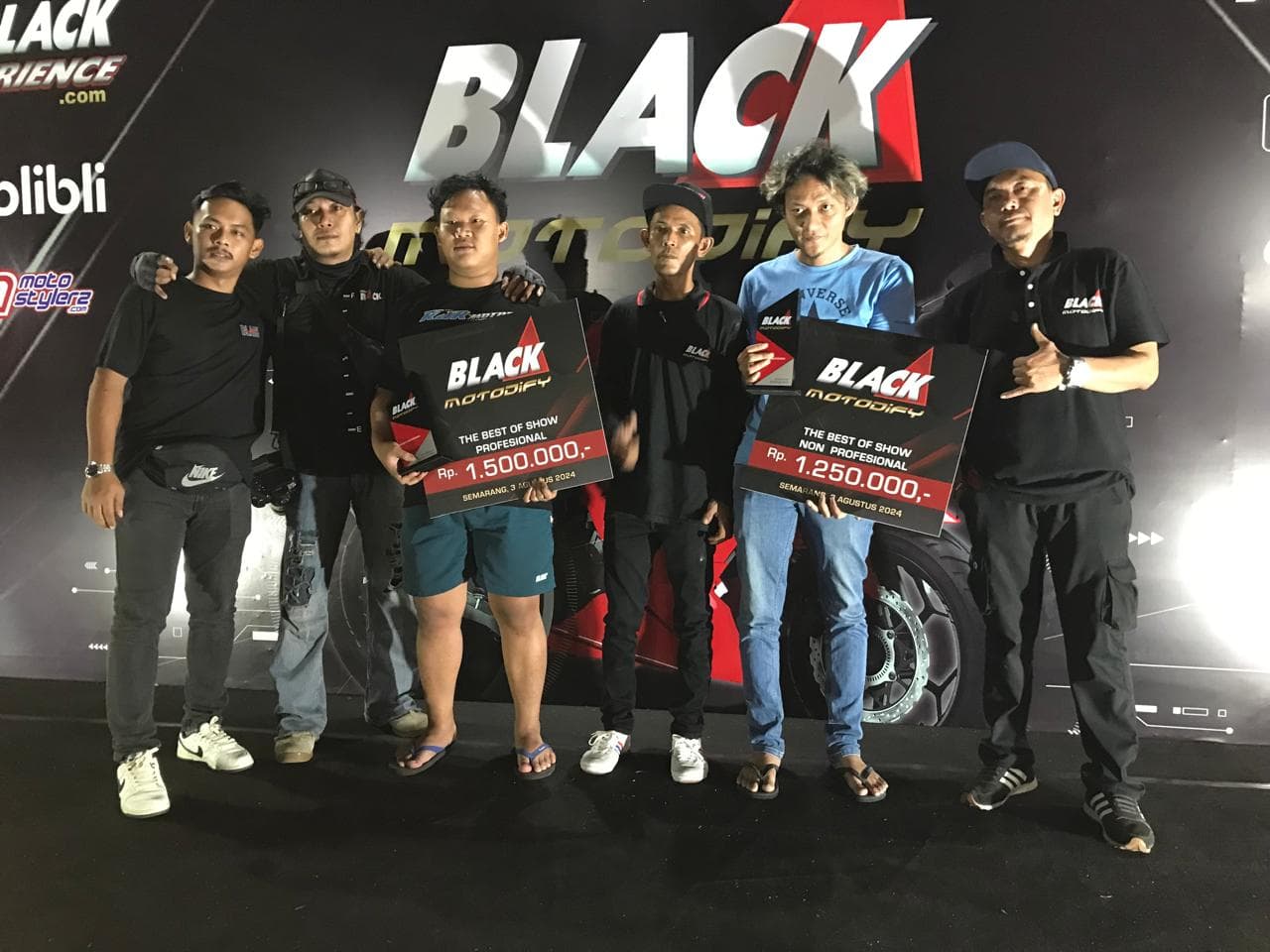Ninja ZX150 Hijau Tosca Diganjar Best Snow of Non Profesional, Honda GL-100 Raih Best Show of Profesional