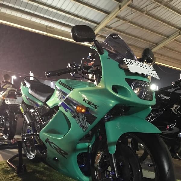 Ninja ZX150 Hijau Tosca Diganjar Best Snow of Non Profesional, Honda GL-100 Raih Best Show of Profesional